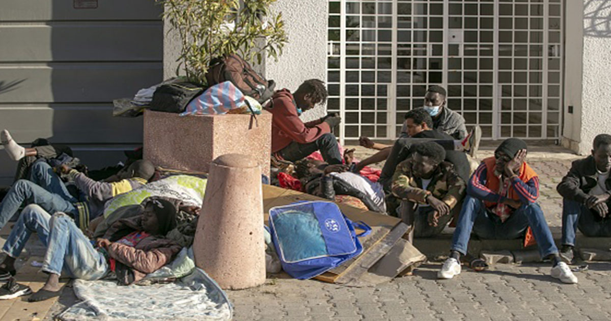  وسط  مخاوف تونس المشروعة.. مأساة المهاجرين الأفارقة تتفاقم